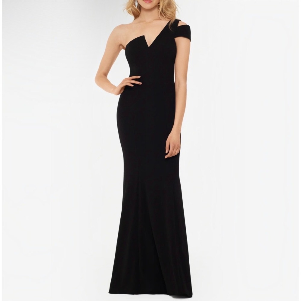 NEW BETSY & ADAM One-Shoulder Scuba Crepe Black Gown Size 4 NWT